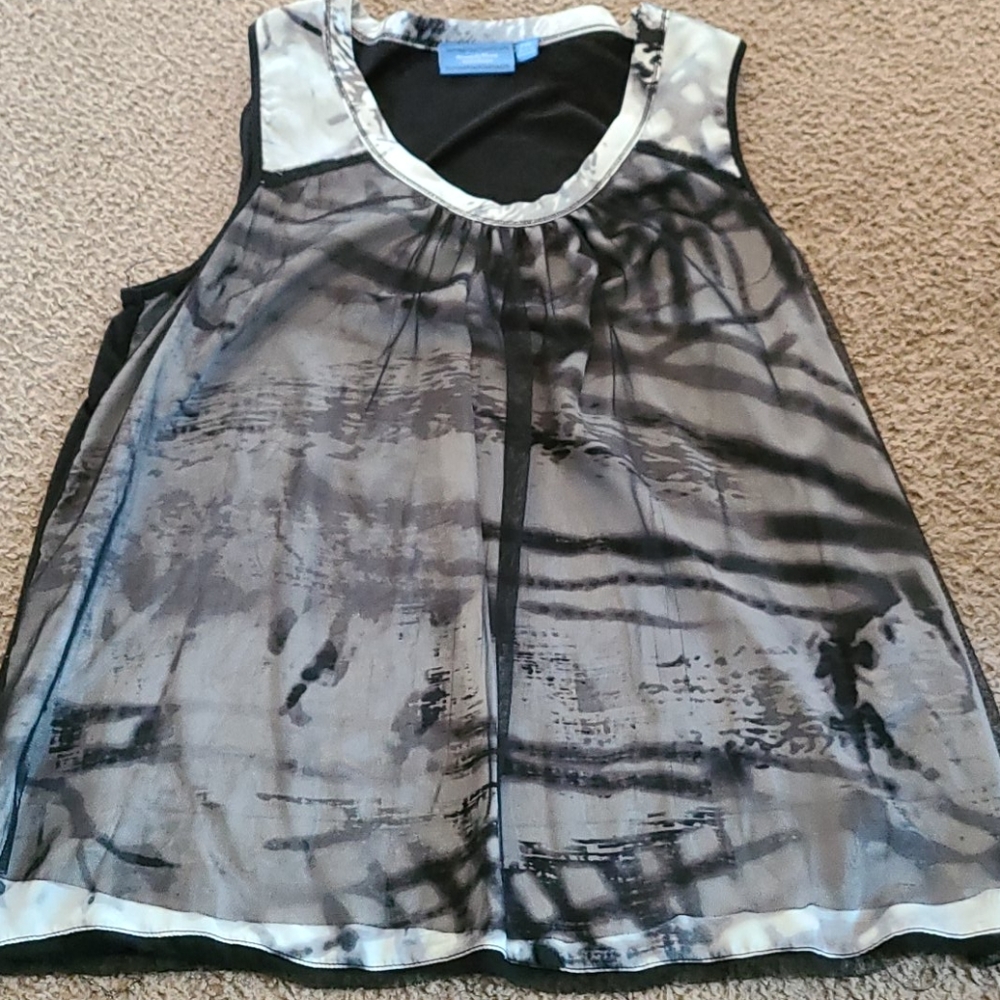 Black and white tank top. Size PXL